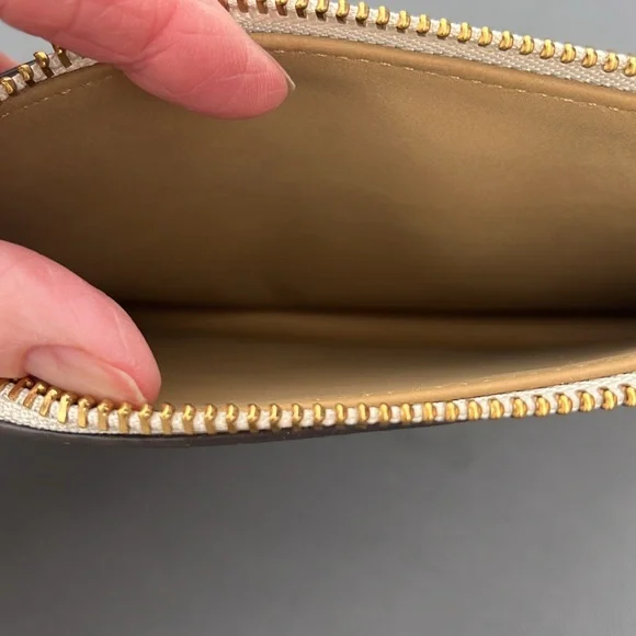 Michael Kors fanny pack, new tags size large - Picture 7 of 7